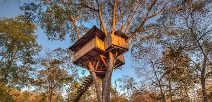 Beautiful treehouse accommodation during sunset in Phnom Tnout Wildlife Sanctuary in Cambodia