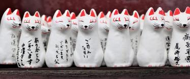 Ceramic cats with Japanese script