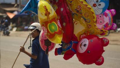 Tet balloon seller