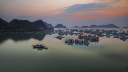 PLACE-GALLERY-Vietnam_Ha-Long-Bay_Sunrise