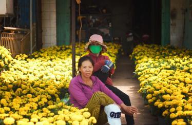 Tet flower sellers