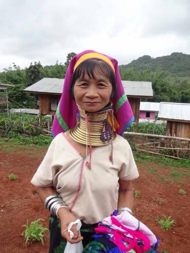 kayan-lady-in-panpet-village