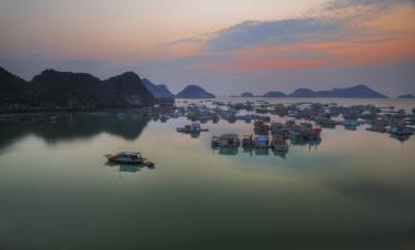 PLACE-GALLERY-Vietnam_Ha-Long-Bay_Sunrise